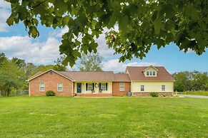 Large Yard & Basketball Hoop: Murfreesboro Home!