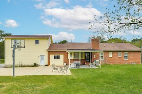 Large Yard & Basketball Hoop: Murfreesboro Home!