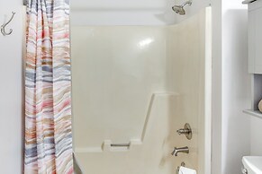 Large Yard & Basketball Hoop: Murfreesboro Home!