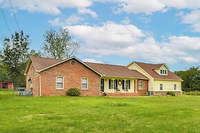 Large Yard & Basketball Hoop: Murfreesboro Home!