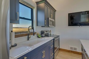 Mtn-view Tiny Home w/ Grill Near Skiing!
