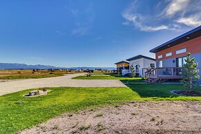 Mtn-view Tiny Home w/ Grill Near Skiing!