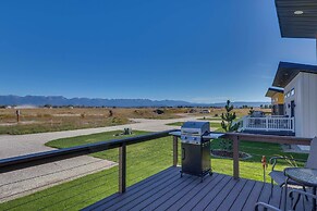 Mtn-view Tiny Home w/ Grill Near Skiing!