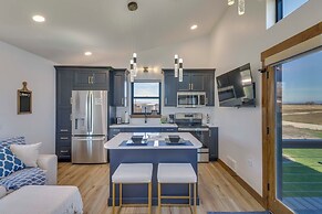 Mtn-view Tiny Home w/ Grill Near Skiing!