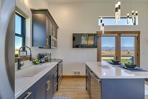 Mtn-view Tiny Home w/ Grill Near Skiing!