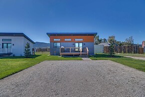 Mtn-view Tiny Home w/ Grill Near Skiing!