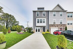 2 Mi to Hollywood Casino: Charles Town Townhome!