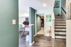 2 Mi to Hollywood Casino: Charles Town Townhome!