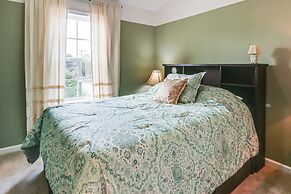 2 Mi to Hollywood Casino: Charles Town Townhome!