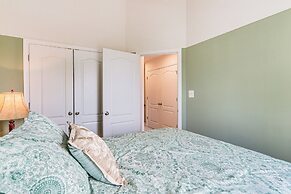 2 Mi to Hollywood Casino: Charles Town Townhome!