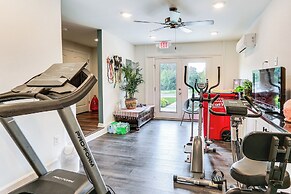 2 Mi to Hollywood Casino: Charles Town Townhome!