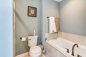 2 Mi to Hollywood Casino: Charles Town Townhome!