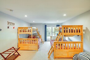 Mtn & Foliage Views: Modern Mount Snow Stay!