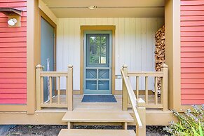 Mtn & Foliage Views: Modern Mount Snow Stay!