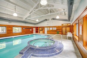 Mtn & Foliage Views: Modern Mount Snow Stay!