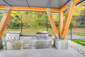 Mtn & Foliage Views: Modern Mount Snow Stay!