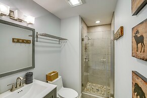 Mtn & Foliage Views: Modern Mount Snow Stay!