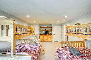 Mtn & Foliage Views: Modern Mount Snow Stay!