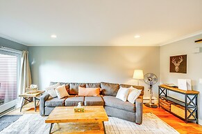 Mtn & Foliage Views: Modern Mount Snow Stay!