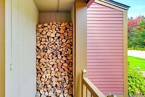 Mtn & Foliage Views: Modern Mount Snow Stay!