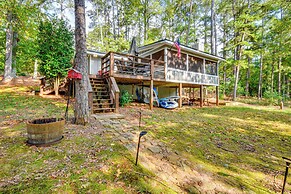 On-site River Access: Hartwell Getaway w/ Deck!