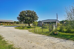 Dog-friendly Guest House on Horse Ranch in Azle!