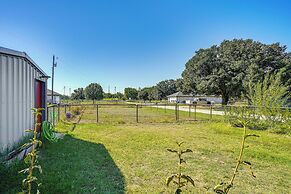 Dog-friendly Guest House on Horse Ranch in Azle!