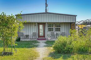 Dog-friendly Guest House on Horse Ranch in Azle!