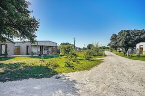 Dog-friendly Guest House on Horse Ranch in Azle!