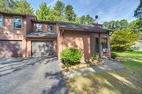 9 Mi to Saratoga Racetrack: Townhome w/ Bicycles!