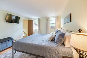 9 Mi to Saratoga Racetrack: Townhome w/ Bicycles!