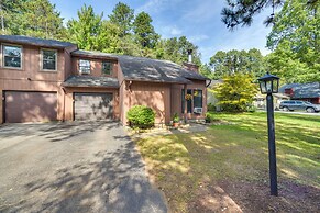 9 Mi to Saratoga Racetrack: Townhome w/ Bicycles!