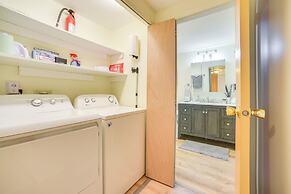 9 Mi to Saratoga Racetrack: Townhome w/ Bicycles!