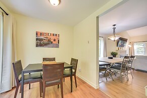 9 Mi to Saratoga Racetrack: Townhome w/ Bicycles!