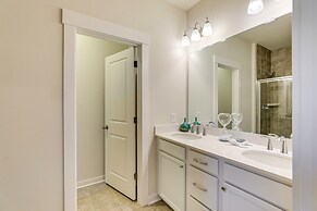 13 Mi to Dtwn Charleston: Quiet Townhome