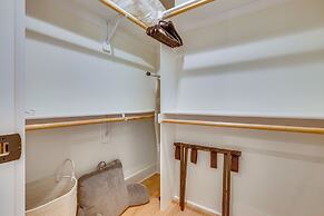 6 Mi to Appalachian Trail: Modern Front Royal Gem!