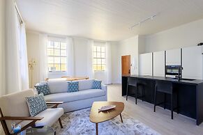 Chic Broadway Apartment in Central Willemstad