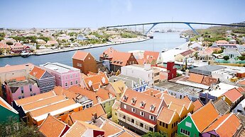 Chic Broadway Apartment in Central Willemstad