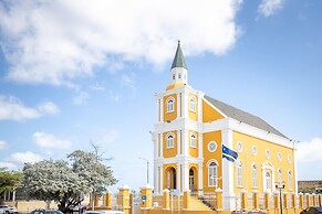 Modern Elegant Broadway Vibes in Willemstad