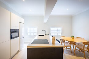 Modern Elegant Broadway Vibes in Willemstad