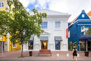 Modern Elegant Broadway Vibes in Willemstad