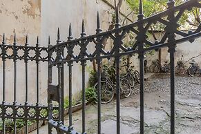 Kiss Art Studio by Wonderful Italy