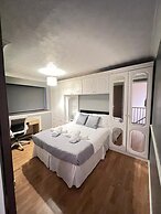 Charming Close Retreat in Grays