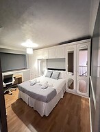 Charming Close Retreat in Grays