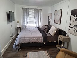 DOWNTOWN AT CUTE AND COZY