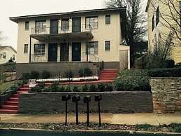 DOWNTOWN AT CUTE AND COZY