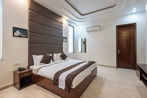 Saavi Hotel Sector- 46