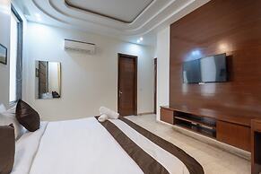 Saavi Hotel Sector- 46