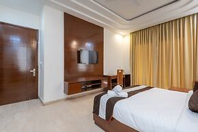 Saavi Hotel Sector- 46