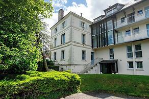 Elegant Triplex With Private Parking-2br/4p-honfleur